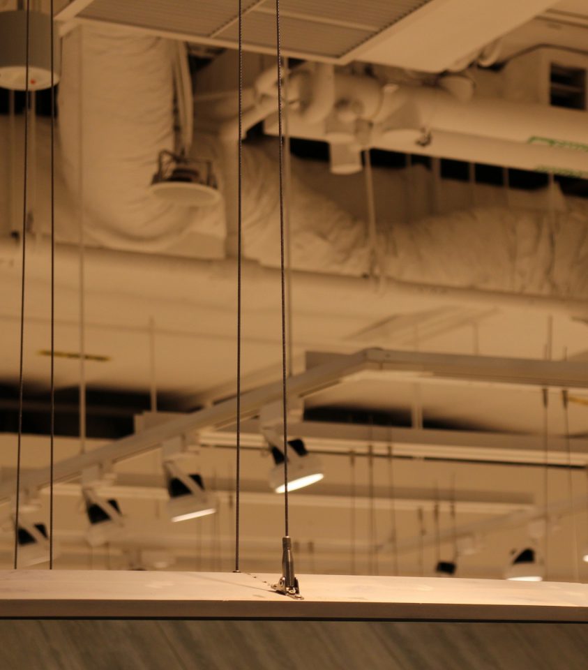 Bottom/ceiling/wall gripper